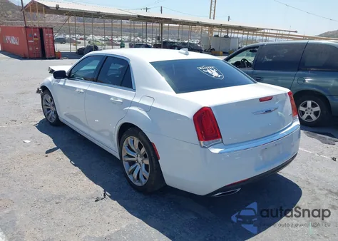 2018 Chrysler 300 Touring L из США, поврежденный, VIN 2C3CCAAG0JH177106